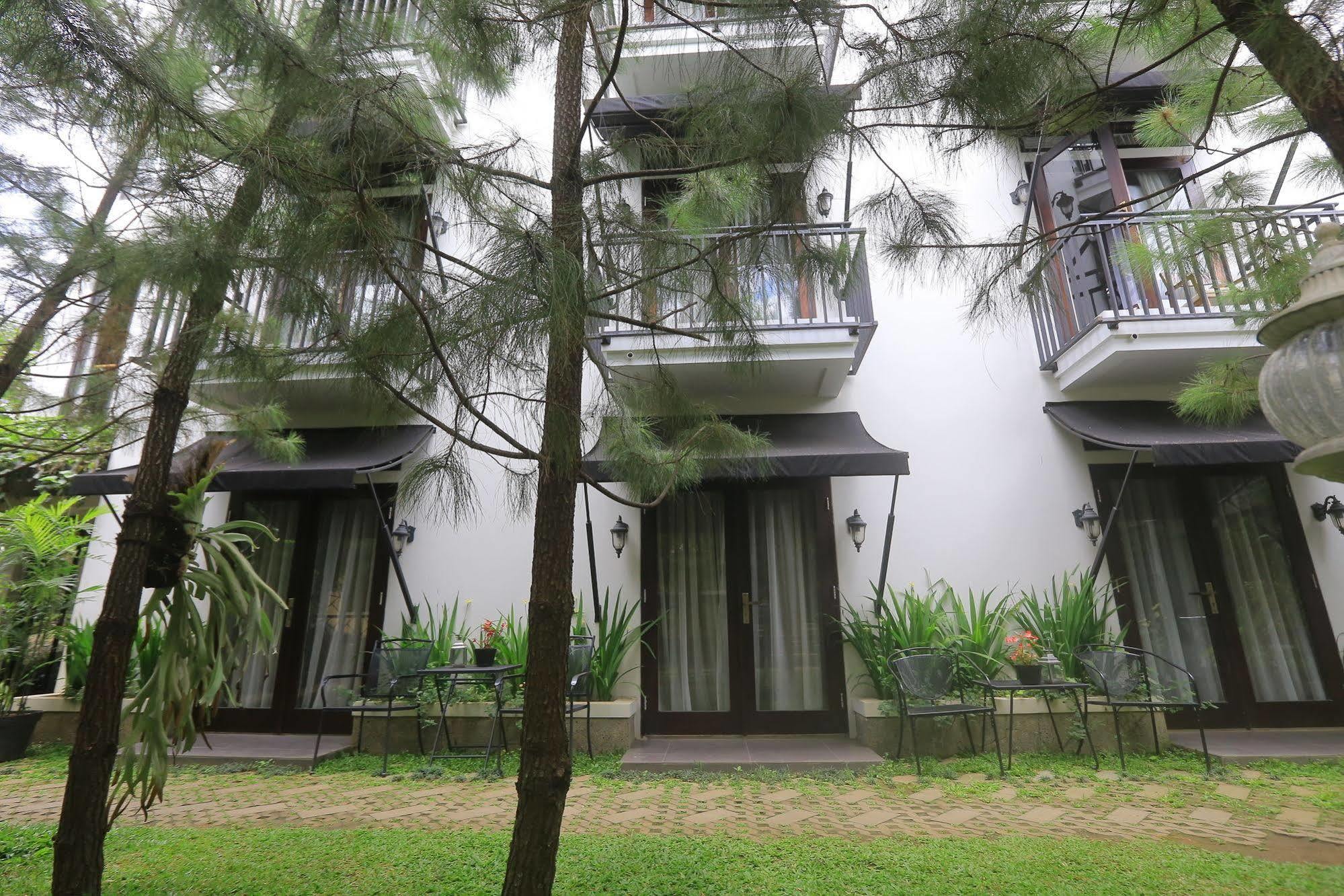 Capital O 852 The Silk At Dago Hotel Bandung Exterior foto