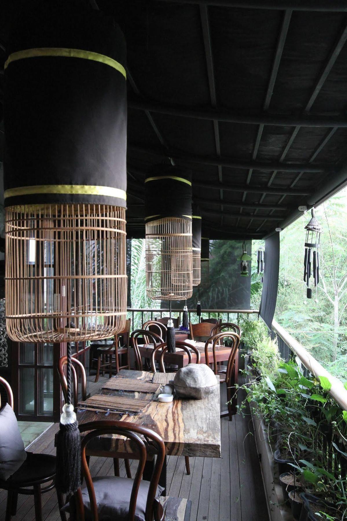 Capital O 852 The Silk At Dago Hotel Bandung Exterior foto